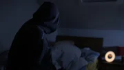 Der sogenannte Fensterbohrer brach in die Häuser ein, während die Bewohner schliefen. In vielen Fällen setzte er sich zu ihnen ans Bett und beobachtete sie beim Schlafen.