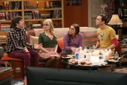 NELLA FOTO, DA SINISTRA: SIMON HELBERG (HOWARD WOLOWITZ), MELISSA RAUCH (BERNADETTE ROSTENKOWSKI-WOLOWITZ), MAYIM BIALIK (AMY FARRAH FOWLER), JIM PARSONS (SHELDON COOPER)