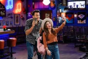 Max (Cheyenne Jackson, l.); Pippa (Madisyn Shipman, r.)