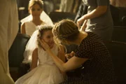 Mary Swagger (Lexy Kolker, l.); Julie Swagger (Shantel VanSanten, r.)