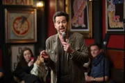 Der sozialkritische Satiriker Josh Galloway (Jonathan Silverman) ist bekannt für seine äußerst kontroversen Vorträge bezüglich der Rolle der Frau und seine mit sexistischem Humor geschmückten Äußerungen über das Thema Vergewaltigung.