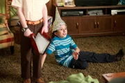 Während das erste seiner selbstgeschriebenen Stücke noch überraschend gut war, kann Brick (Atticus Shaffer) mit "Alien Robot II" nur wenig überzeugen ...