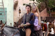 Der Dorftrottel (Zach Braff, l.) und die schöne Prinzessin (Sarah Chalke, r.) machen sich auf, eine Magd zu retten ...