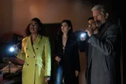 L-R: Diona Reasonover als Forensic Scientist Kasie Hines, Wilmer Valderrama als NCIS Special Agent Nicholas “Nick” Torres, Gary Cole als NCIS Special Agent Alden Parker