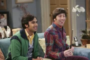 L-R: Rajesh Koothrappali (Kunal Nayyar), Howard Wolowitz (Simon Helberg).