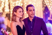 Nathalie Kelley (Noa), Victor Rasuk (Daniel).
