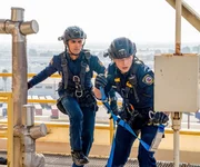 Ravi Panikkar (Anirudh Pisharody, l.); Evan "Buck" Buckley (Oliver Stark, r.)