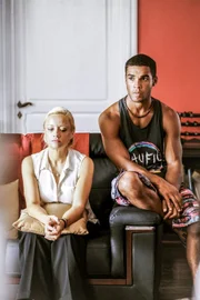 Lucy Davis (Vicky Woodward), Lucien Laviscount (Duncan Wood).