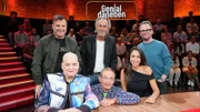 Warum steht die Vase am Trevi-Brunnen? Die prominente Raterunde findet es heraus. Foto, v.l.n.r., stehend: Martin Klempnow, Hugo Egon Balder, Ralf Schmitz vorne: Hella von Sinnen, Wigald Boning und Melissa Khalaj