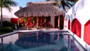 Patti und Rowly haben genug von den Schneestürmen und der Kälte in Ontario und wollen ihre Heimatstadt gegen die Wärme und Sonne von Huatulco in Mexico eintauschen. Die klaren Buchten und herrlichen Sandstrände des touristisch gut erschlossenen Ortes haben es dem Paar angetan.