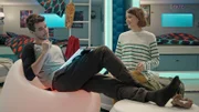 Emma (Romi Aviram) versucht Tom (Shon Amsalem) zu manipulieren.