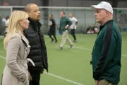 V.l.: Amanda Rollins (Kelli Giddish), Odafin "Fin" Tutuola (Ice-T), Coach Bill Becker (Glenn Morshower)