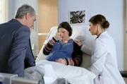 Dr. Maria Weber (Annett Renneberg) zeigt Silke (Esther Zimmering) und Jochen Osen (Daniel Drewes) die Behandlungsmöglichkeiten auf, um die erhöhte Herzfrequenz ihres ungeborenen Kindes zu behandeln. Wenn die Medikamente nicht anschlagen, muss ein chirurgischer Eingriff am Herzen ihres Babys durchgeführt werden.