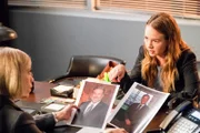 (v.li.): Susannah Flood (Kate Littlejohn), Britt Robertson (Sandra Bell).