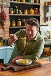Jamie Oliver mit köstlichen Bratnudeln.