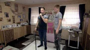 Flo (li.) und Peter kümmern sich um die technische Umsetzung für Esefanias "Wohnzimmer-Konzert"