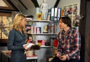ARD ROTE ROSEN FOLGE 1459, Ben (Hakim Michael Meziani, r.) und Britta (Jelena Mitschke, l.) wägen Vor-und Nachteile von Selbstständigkeit und Festanstellung gegeneinander ab.