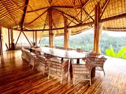 Bambus-Teehaus mit Weitblick – hier lässt es sich perfekt entspannen.