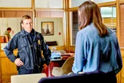 l-r: Jamie Reagan (Will Estes), Erin Reagan (Bridget Moynahan)
