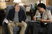 Murray Goldberg (Jeff Garlin, l.); Vic (Cedric Yarbrough, r.)
