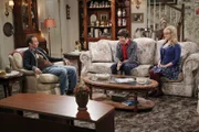 L-R: Stuart (Kevin Sussman), (Howard Wolowitz (Simon Helberg), Rostenkowski-Wolowitz (Melissa Rauch).
