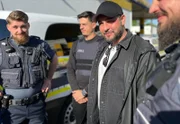 Einsatzbesprechung: Das Team der Finanzkontrolle Schwarzarbeit.