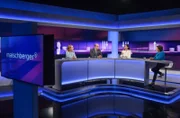Zu Gast bei Moderatorin Sandra Maischberger (re.): v.l.n.r. Melanie Amann (Der Spiegel), Robin Alexander (Die Welt) und Pinar Atalay (Moderatorin und Journalistin).