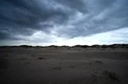 Ein Sandsturm zieht auf.