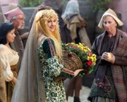 Katie Gill (Marian).