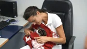 Tränenreiches Wiedersehen: Dr. Yasmin Diepenbruck und Katze Hope.