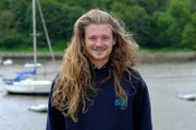 Der Meeresbiologe Lloyd Nelmes arbeitet als Museumspädagoge in Fishguard, Wales. In seiner Freizeit widmet er sich seiner Passion: das Meer vom Müll zu befreien. Dafür begeistert er auch andere Freiwillige.