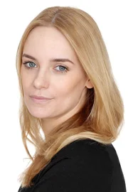 Gibt alles, um Kriminalfälle zu lösen: Nina ,..