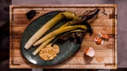 Verbrannter Lauch mit Eiersalat ist ihre vegetarische Kreation - gewürzt mit Berbere, einer scharfen äthiopischen Gewürzmischung.