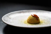 Komposition von Sterne-Koch René Frank, Restaurant CODA, in Berlin