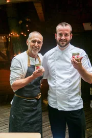 Auf der zweiten von Michels kulinarischen Reise durch das Land, besucht er Strandhütten, Baumhäuser und einen städtischen Bauernhof, um sich Inspirationen für sein Restaurant zu holen.