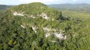 Die Felsen von Chiribiquete in Kolumbien ragen wie Inseln aus dem schier undurchdringlichen Dschungel. Dort wurden die bis zu 20.000 Jahre alten Felsbilder entdeckt.