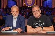 Rateteam-Kapitän Elton (r.) erhält Unterstützung von Schauspieler Jan-Gregor Kremp (l.).