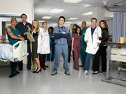 Die Truppe vom Sacred Heart Hospital: (v.l.n.r.) Dr. Todd Quinlan (Robert Maschio), Hausmeister (Neil Flynn), Elliot (Sarah Chalke), Dr. Bob Kelso (Ken Jenkins), Schwester Laverne Roberts (Aloma Wright), J.D. (Zach Braff), Ted Buckland (Sam Llyod), Carla (Judy Reyes), Turk (Donald Faison), Dr. Phil Cox (John C. McGingley) und Jordan Sullivan (Christa Miller)