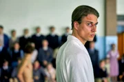 Trotz ärztlicher Warnung nimmt Otto (Christian Fandango Sundgren) am Schwimmwettbewerb teil.