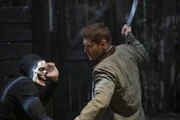 Dean Winchester (Jensen Ackles, r.)