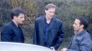 Semir (Erdogan Atalay) und Tom (René Steinke) befragen Blaske (Thomas Pohn), der sich als verdeckter Ermittler entpuppt und womöglich Behrmanns Unschuld beweisen könnte.