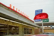 „Wendell Smith’s Diner“ wurde eröffnet und ist seitdem für sein Fleisch und drei Kombinationsgerichte bekannt.