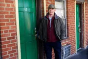 Dopesick Staffel 1 Folge 8 Zerstörte Existenzen: Michael Keaton als Dr. Samuel Finnix