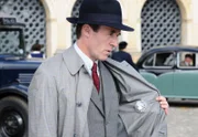 Stephen Dillane (Chief Inspector Battle).