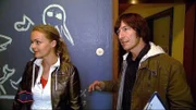 Eva Brenner und John Kosmalla machen gemeinsam mit der Familie den Gang durch das Haus.