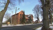 Das "Rote Haus" der Familie befindet sich in einem stark renovierungsbedürftigen Zustand...