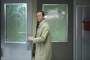 Russ Vandenberg (Scott William Winters) ist schockiert, in welche Richtung die Ermittlungen gehen. Eine ehemalige NYPD-Beamtin ist spurlos verschwunden ...