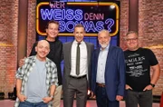 Moderator Kai Pflaume (M.) und seine Rateteam-Kapitäne Bernhard Hoëcker (l.) und Elton (r.) begrüßen in dieser Sendung die Schauspieler Thomas Heinze (2.v.l.) und Jan-Gregor Kremp (2.v.r.).