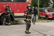 Joe Cruz und Kelly Severide.