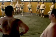 Die meisten Sumo-Sportlerställe - sogenannte Heyas - befinden sich im bekannten Sumo-Viertel Ryogoku.